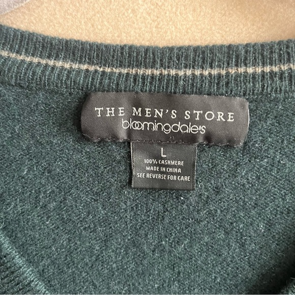 Bloomingdale’s The Men’s Store 100% Cashmere V-Neck Sweater Dark Green Men’s L - Picture 3 of 10